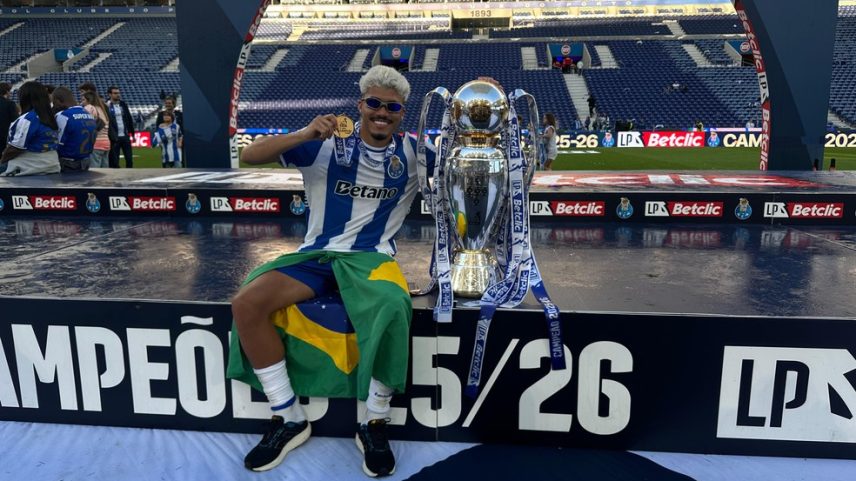 William Gomes celebra primeiro título pelo Porto após deixar o São Paulo