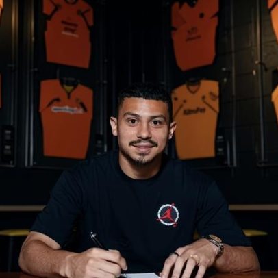 André renova com o Wolverhampton até 2030 após rebaixamento