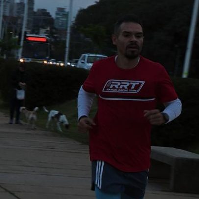 Ex-PSG no Ceará abandona final da Champions para maratona em Porto Alegre