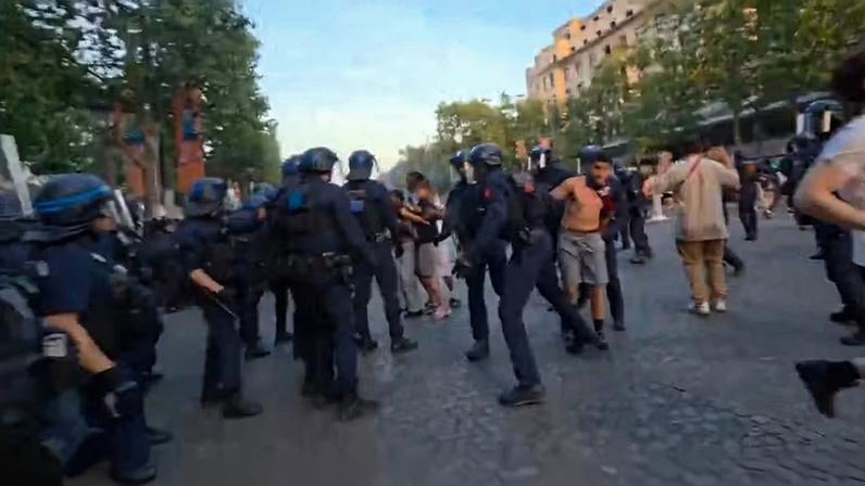 Confusão em Paris na comemoração pelo título da Champions — Foto: Reprodução