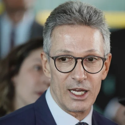 Zema classifica pedido de dinheiro de Flávio Bolsonaro a Vorcaro como imperdoável