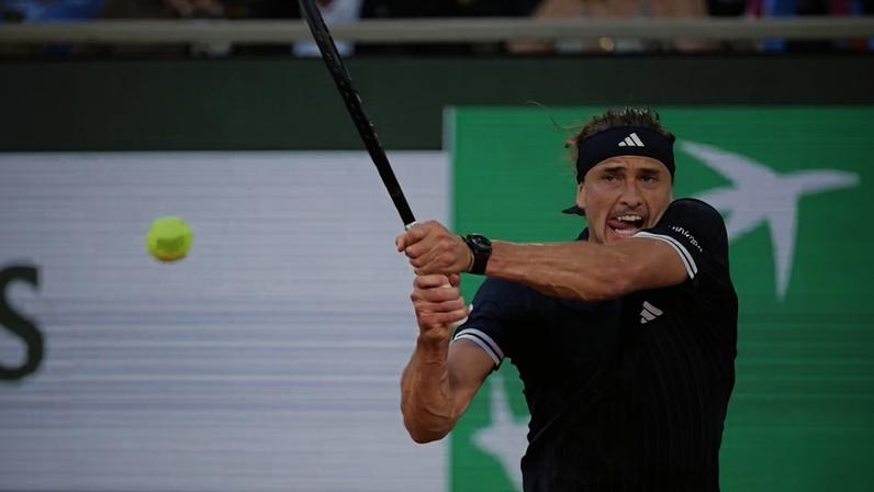 Zverev vence Machac e conquista 40ª vitória no Roland Garros