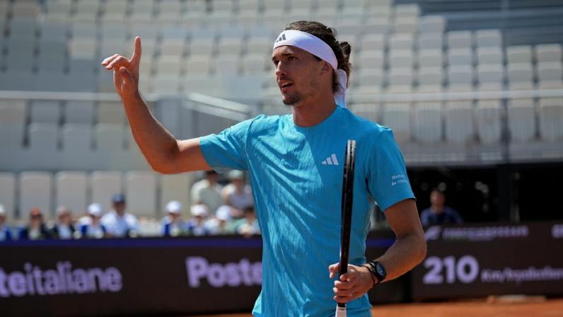 Zverev critica a qualidade da quadra durante a partida
