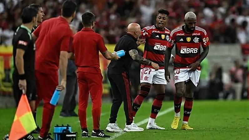 Flamengo x Olimpia - Sampaoli e Bruno Henrique (Foto: Mauro Pimentel / AFP)