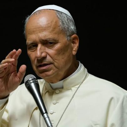 Papa promete mudanças na Igreja após reunião com vítimas em Madri