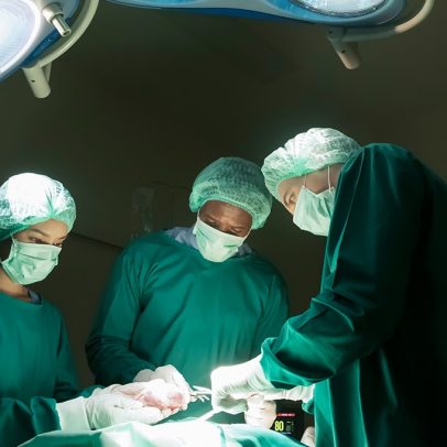 Rins e fígado de porco são transplantados para a mesma pessoa pela primeira vez