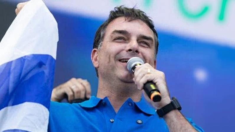 4.jun.2026 - Flávio Bolsonaro na 34ª Marcha para Jesus em São Paulo