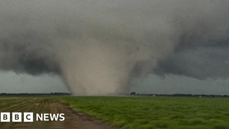 Tornados e tempo severo atingem o Centro-Oeste dos EUA
