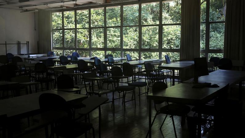 Sala de aula vazia.