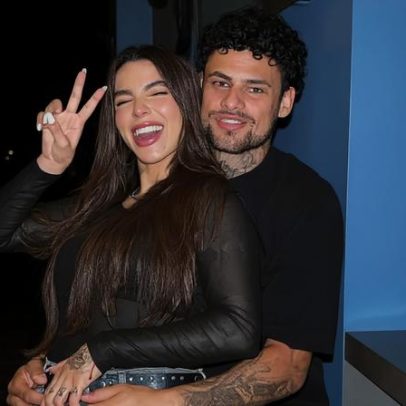 Petra Mattar celebra 32 anos ao lado do namorado, sósia de MC Cabelinho