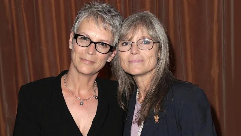 Jamie Lee Curtis’ sister, Kelly Lee Curtis, died of natural causes, Page Six can confirm. The sisters are pictured here in 2012.