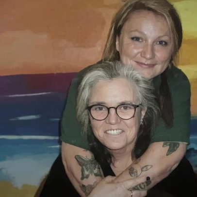 Rosie O’Donnell se reúne com filha Chelsea na prisão após anos de turbulência