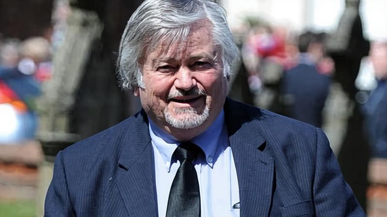 Jornalista investigativo e apresentador Roger Cook morre aos 83 anos