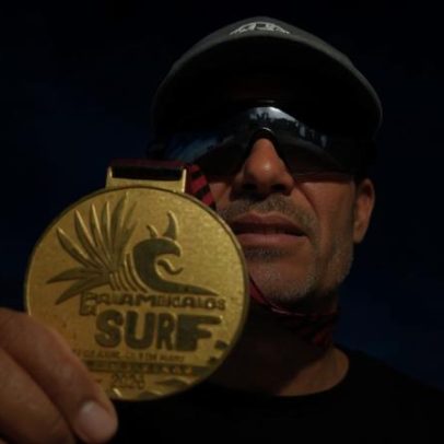 Surfistas conquistam títulos na abertura do Circuito Paulista de base em Guarujá