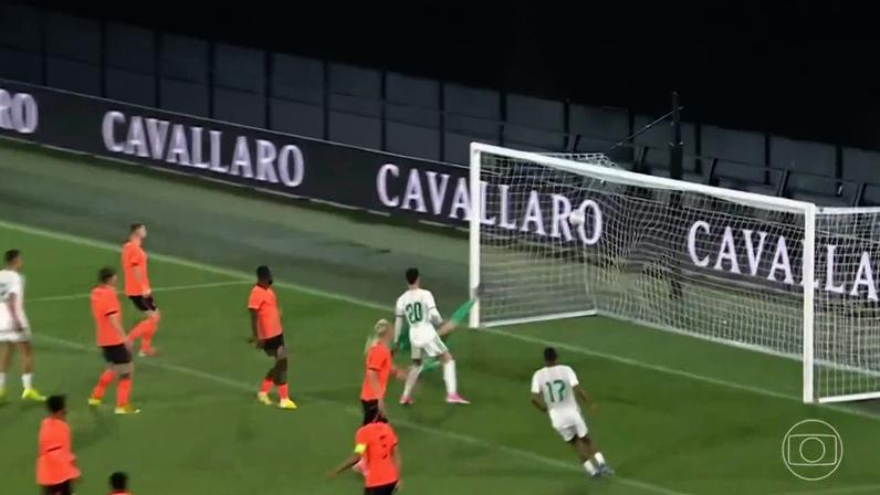 Holanda perde chances e Argélia vence amistoso antes da Copa