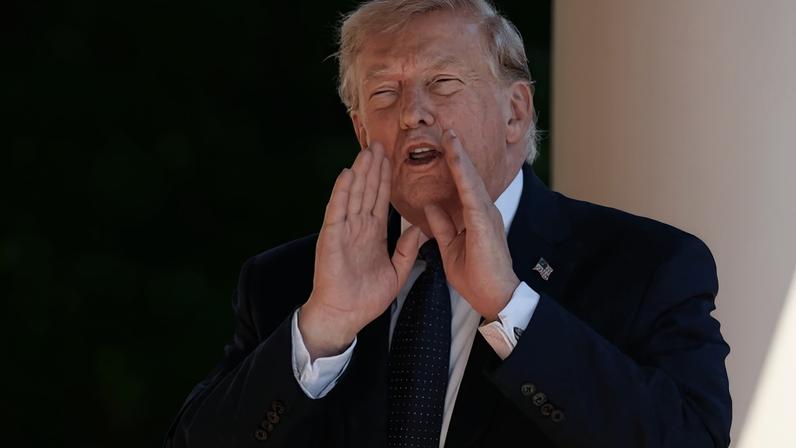 Trump não se confunde, mas mente ao falar sobre Bolsonaro Jr., afirma Daniela Lima