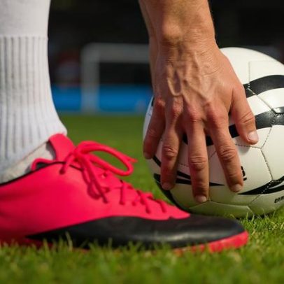 Copa do Mundo 2026: chuteiras rosas ganham destaque entre jogadores