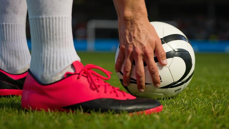 Copa do Mundo 2026: chuteiras rosas ganham destaque entre jogadores
