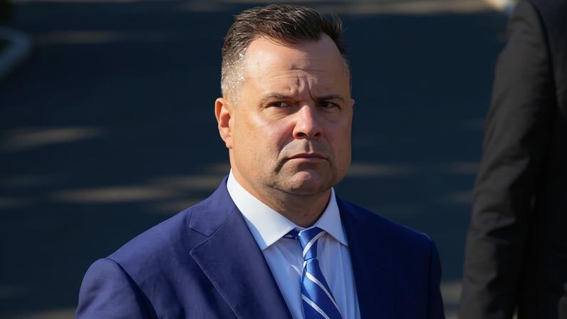 Trump se reúne com líder da Câmara com pressão sobre prazo da vigilância