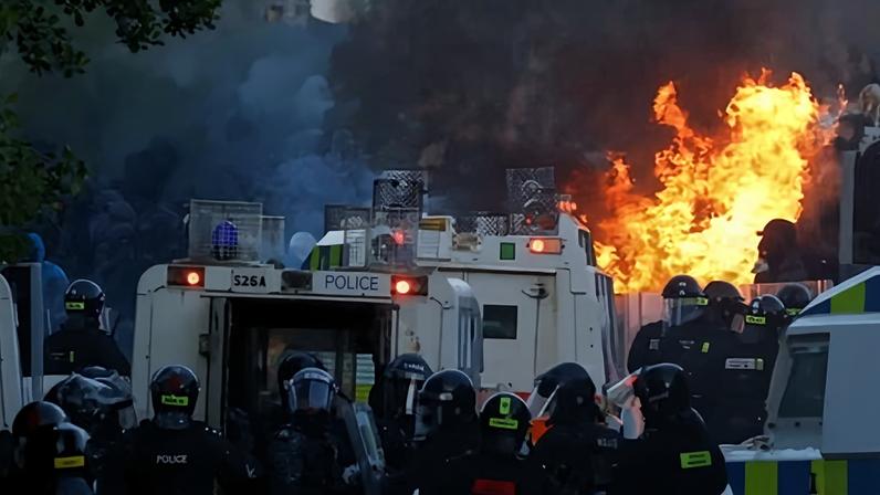 Polícia avisada há meses sobre endereços-alvo em tumultos em Belfast