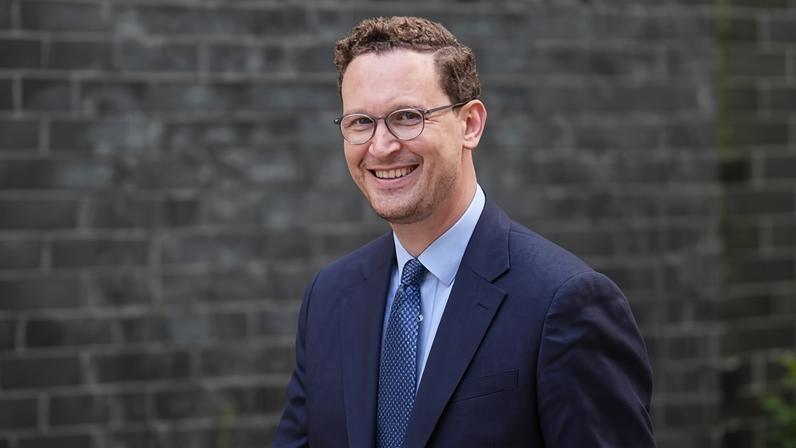 Chefe de Starmer consola Mandelson após demissão como embaixador dos EUA