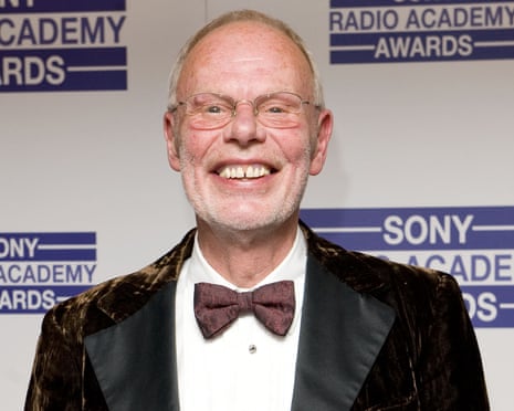 Bob Harris deixa programas da BBC Radio 2 por problemas de saúde