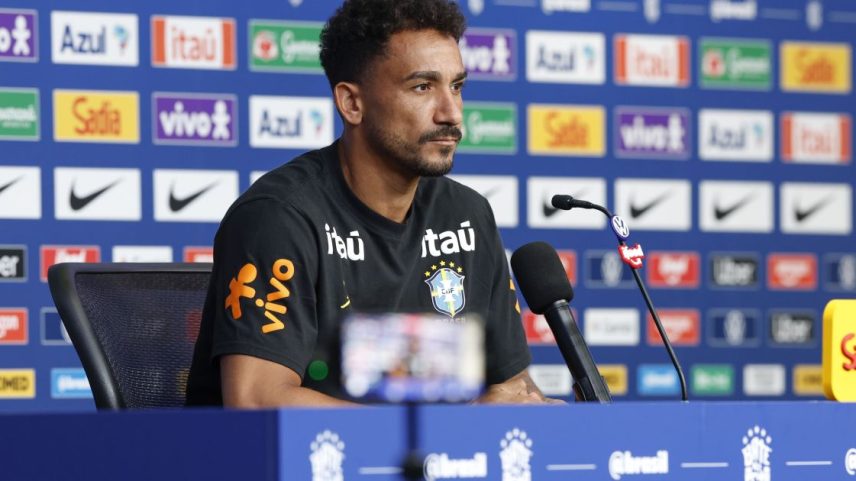 Danilo avalia condição física de Neymar e fala sobre a realidade