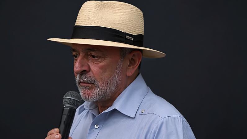 Lula discursa em Belo Horizonte e PF deflagra operação contra líder do governo