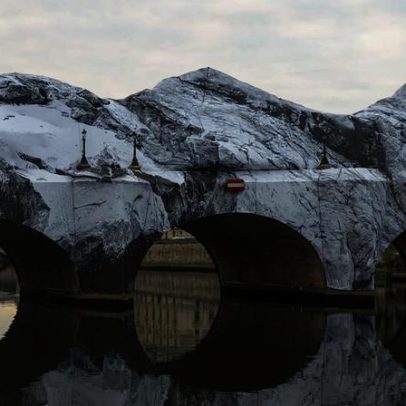 Instalação embrulhada no Pont Neuf, em Paris, é danificada pela tempestade