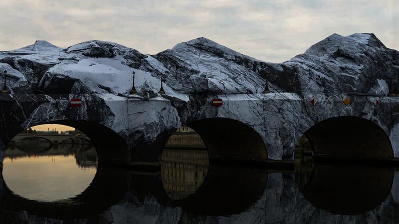 Instalação embrulhada no Pont Neuf, em Paris, é danificada pela tempestade