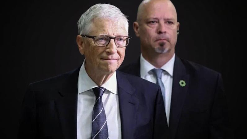 Bill Gates, cofundador da Microsoft, chega para depor perante o Comitê de Supervisão da Câmara dos Representantes dos EUA, em Washington, D.C., em 10 de junho