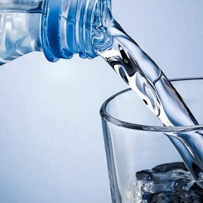 Anvisa recolhe lote de água mineral Crystal por presença de bactéria