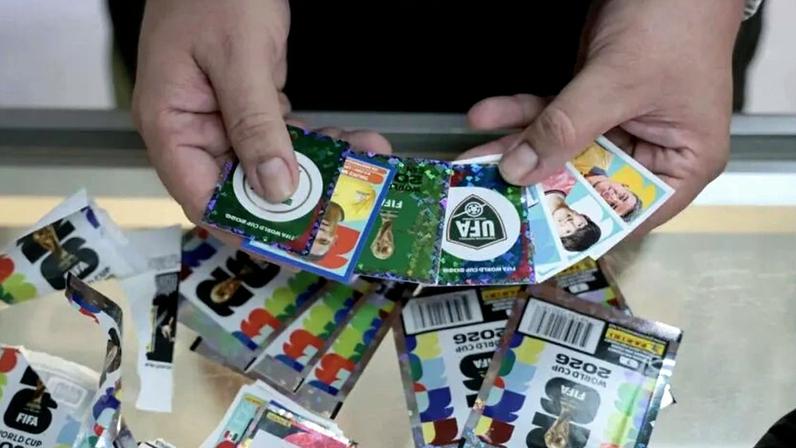 As editoras passaram a incorporar figurinhas paralelas e holográficas, alterando a dinâmica tradicional do álbum