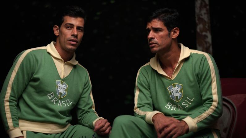 Brito (à direita na foto) ao lado de Carlos Alberto Torres, um de seus parceiros na seleção que marcou a história da Copa do Mundo – foto: acervo CBF