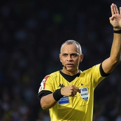 Wilton Pereira Sampaio apita a partida de abertura da Copa do Mundo