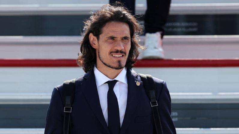 Cavani fica fora da Copa por lesões e soma apenas dois jogos no ano