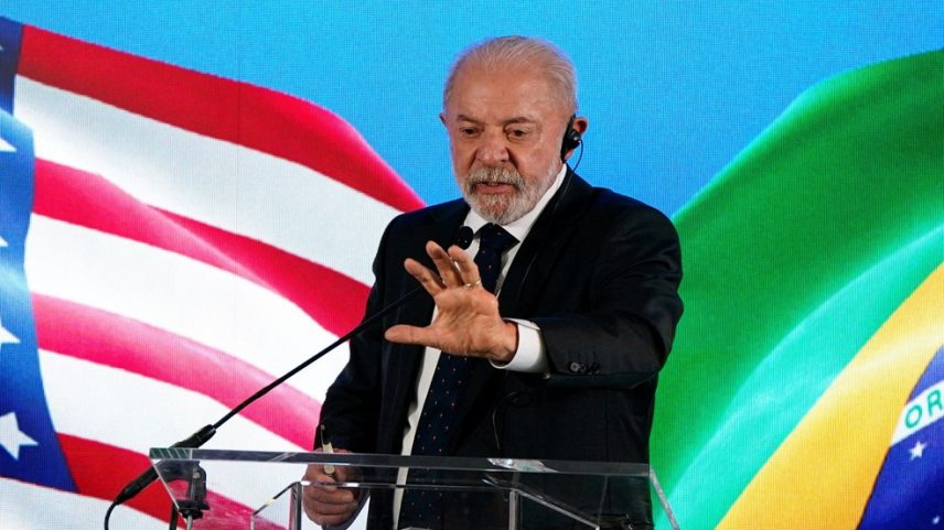 O presidente brasileiro Luiz Inácio Lula da Silva gesticula enquanto fala com repórteres após sua reunião na Casa Branca com o presidente dos EUA, Donald Trump, na Embaixada do Brasil em Washington, DC, EUA, em 7 de maio de 2026 — Foto: REUTERS/Elizabeth Frantz