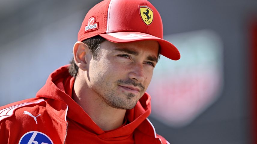 Leclerc afirma ter propostas de rivais antes de renovar com a Ferrari