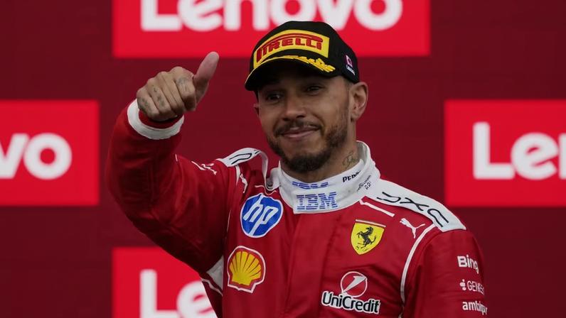 Lewis Hamilton no pódio do GP do Canadá de F1 2026 — Foto: Mathieu Belanger/Reuters