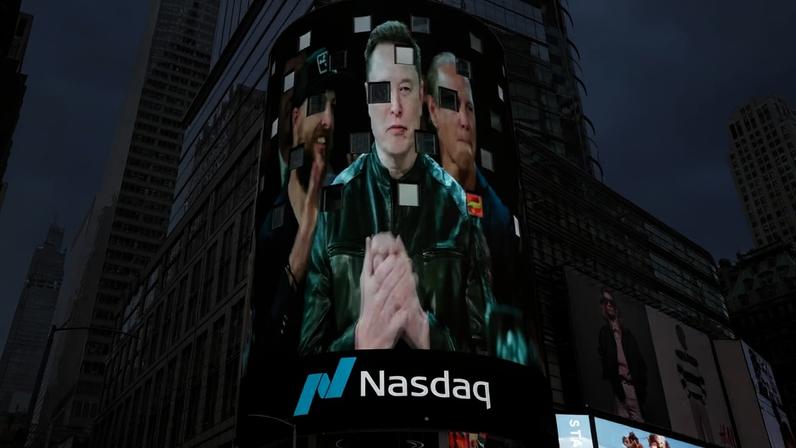 Uma transmissão ao vivo mostra o CEO da SpaceX, Elon Musk, no dia da oferta pública inicial (IPO) da SpaceX no Nasdaq MarketSite, na cidade de Nova York, EUA, 12 de junho de 2026. — Foto: REUTERS/Jeenah Moon