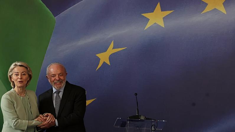 O presidente do Brasil, Luiz Inácio Lula da Silva, e presidente da Comissão Europeia, Ursula von der Leyen
