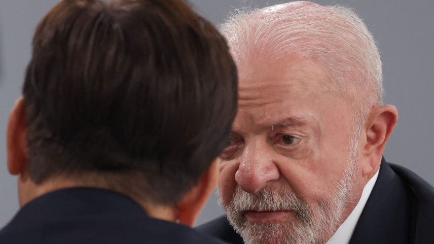 Lula em uma reunião sobre crescimento econômico no G7, na França. — Foto: Christian Hartmann / Reuters