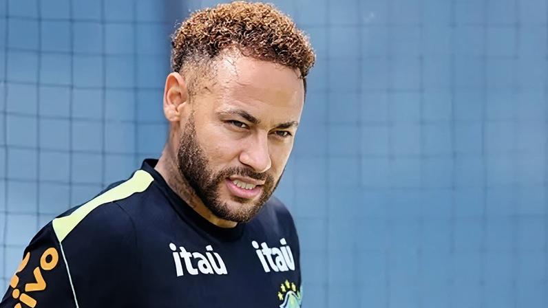 Ancelotti comenta condição de Neymar: pode jogar 90 minutos caminhando