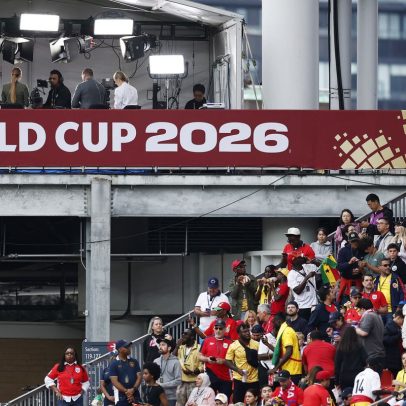Capitães da Copa trocam flâmulas em protesto contra ódio