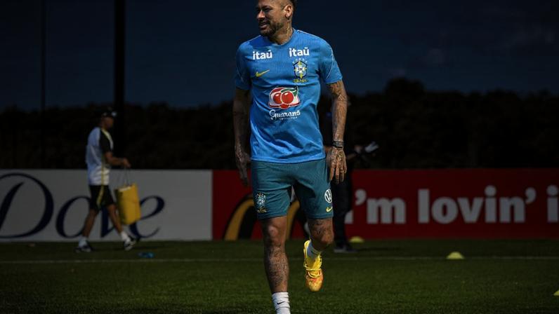 Neymar volta a treinar com o elenco e aumenta expectativa de retorno