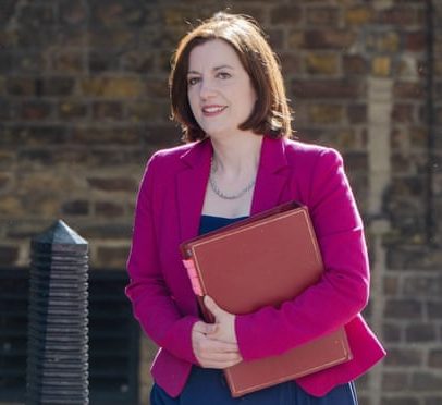 Sobreviventes de adoção forçada exigem desculpas do governo britânico, Phillipson