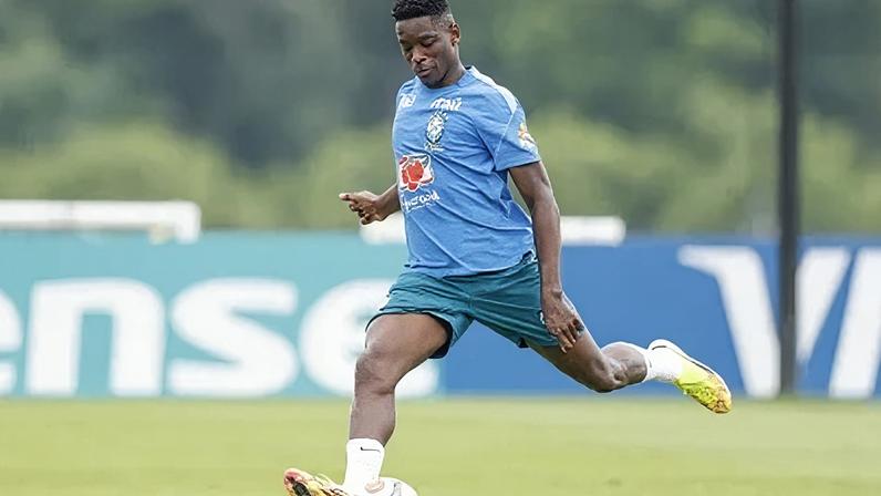 Luiz Henrique lidera enquete para substituir Raphinha na Seleção
