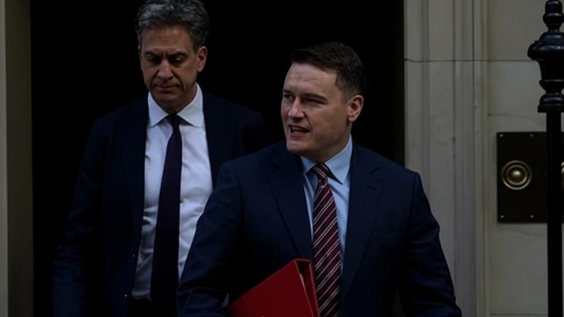 Apoiadores de Andy Burnham divididos sobre quem deve ser seu chanceler