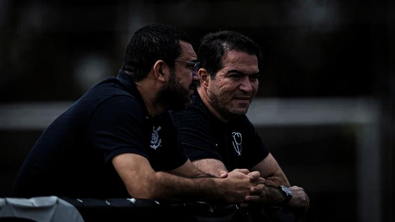 Corinthians busca reposição para comissão técnica após baixa