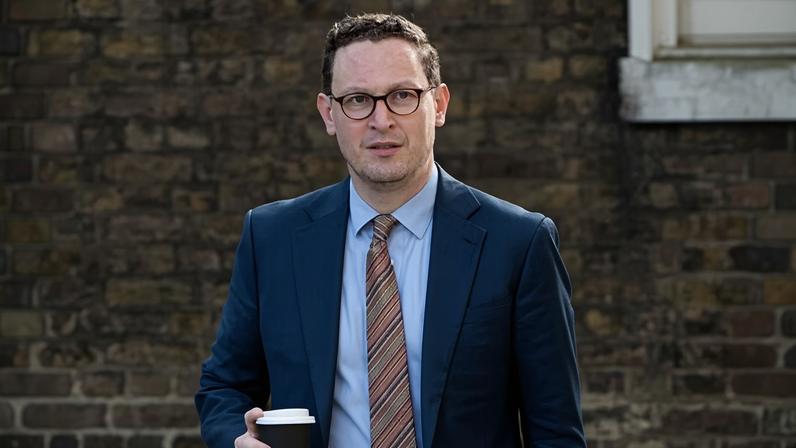 Darren Jones afirma que não disputará liderança do Labour contra Andy Burnham